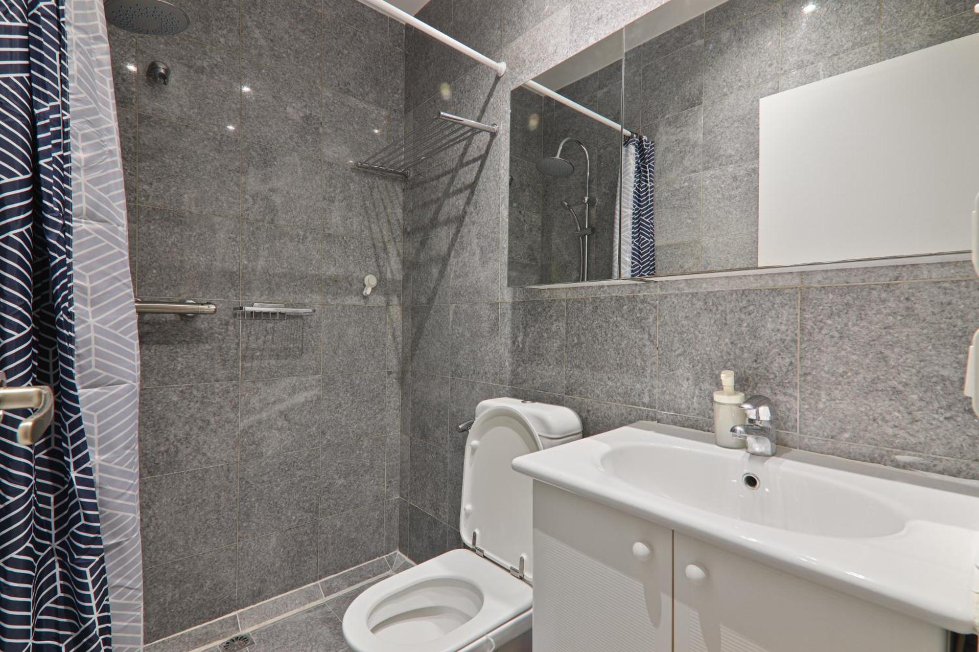 2 Bedroom Quartier Champs Elysees 3 Free Netflix Apartment *